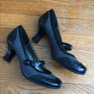 Hot Kiss Ellsie Black Maryjane Kitten Heels Pump